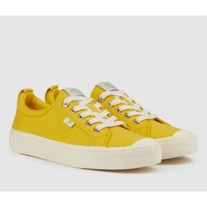 Cariuma Oca Low Sneakers Yellow Trainers Canvas Casual Sustainable Eco Friendly